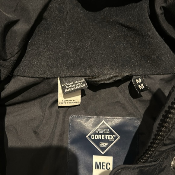 Mec goreTex jacket - women’s size m - Picture 6 of 6